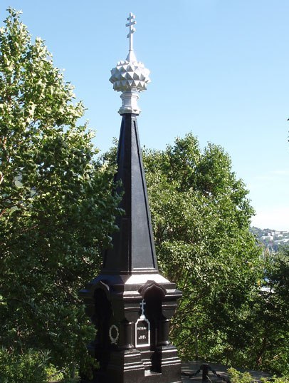 Где и почему на Камчатке установлен этот памятник?