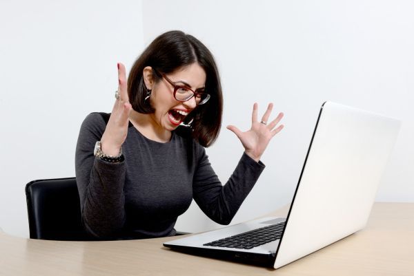 Девушка пишет: Хочу стать спонсором, - что она подразумевает?